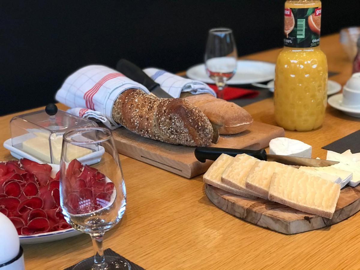 Bnb Vino Veritas Salgesch Bagian luar foto