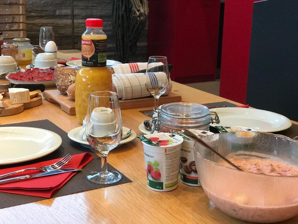 Bnb Vino Veritas Salgesch Bagian luar foto
