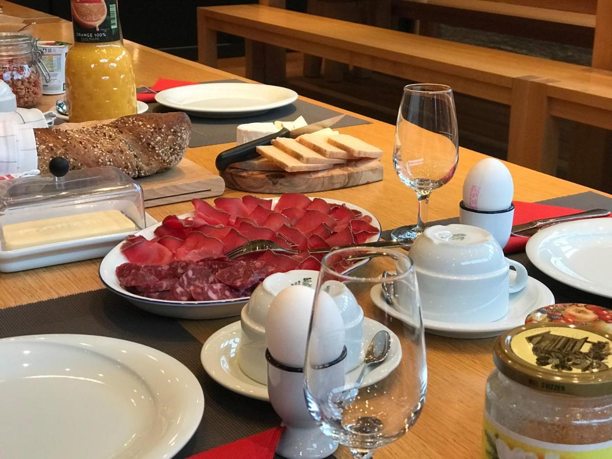 Bnb Vino Veritas Salgesch Bagian luar foto